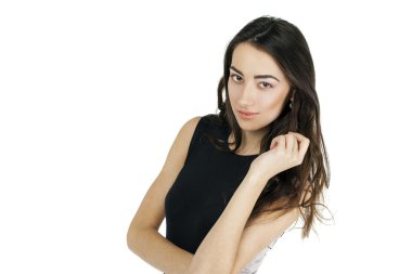 güzel genç esmer kadın