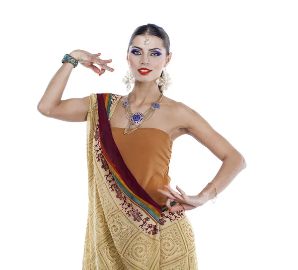 Joven bonita mujer en vestido indio — Foto de Stock