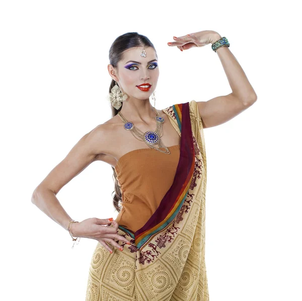 Jovem mulher bonita em vestido indiano — Fotografia de Stock