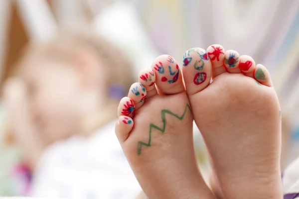 depositphotos_76073111-stock-photo-painted-childrens-fingers-feet.jpg
