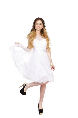 güzel düğün saç modeli ile genç gelin