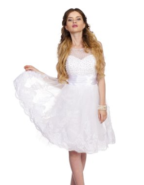 güzel düğün saç modeli ile genç gelin