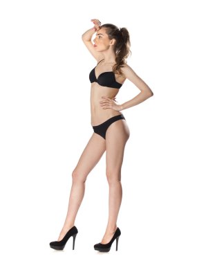 Güzel bir genç model siyah Bikini tam uzunlukta portresi 