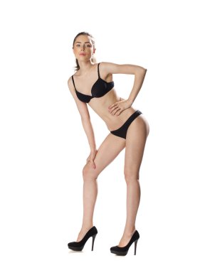 Güzel bir genç model siyah Bikini tam uzunlukta portresi 