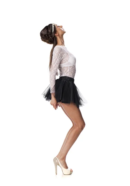 Retrato de un hermoso modelo delgado en falda negra y blou blanco —  Fotos de Stock