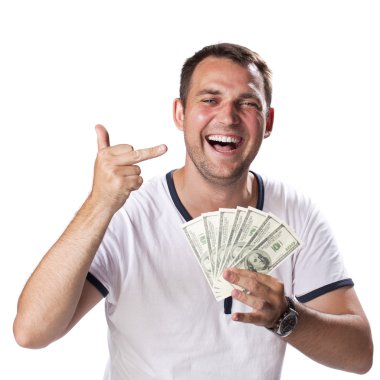 Mutlu genç adam para yığını tutan 