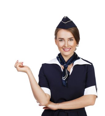 Beyaz bir arka plan üzerinde izole güzel gülümseyen hostes