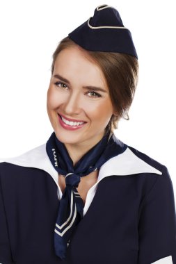 Beyaz bir arka plan üzerinde izole güzel gülümseyen hostes