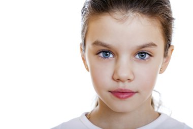 Üzgün küçük kız