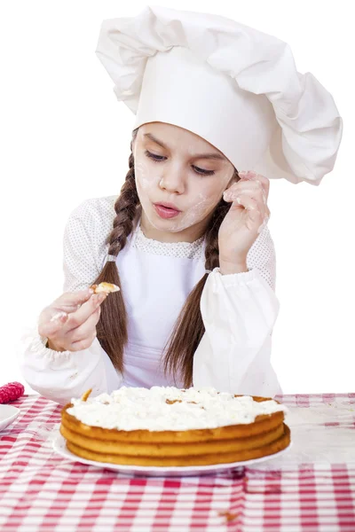 Μαγειρική και άνθρωποι έννοια - χαμογελώντας κοριτσάκι στο μάγειρα καπέλο — Φωτογραφία Αρχείου