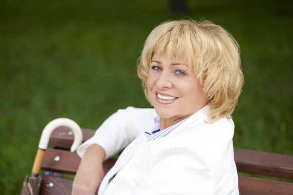 Portrait of lovely middle aged woman in the summer park — Stock Photo, Image