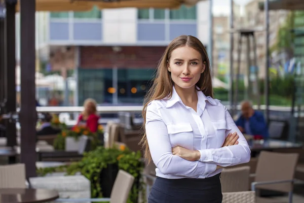 Happy Business femeie în cămașă albă — Fotografie, imagine de stoc