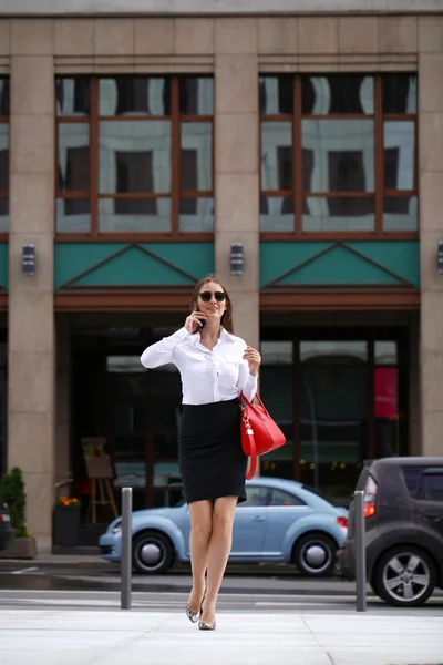 Beautiful business woman calling by phone — Stock Photo, Image