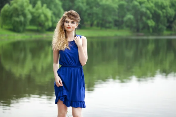 Mulher bonita jovem — Fotografia de Stock