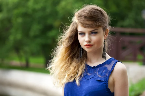 Gyönyörű fiatal nő. — Stock Fotó