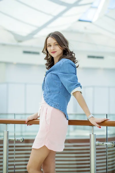 Beautiful young woman in the shop — Stock Photo, Image