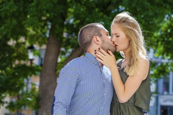 Paar liefdevolle — Stockfoto