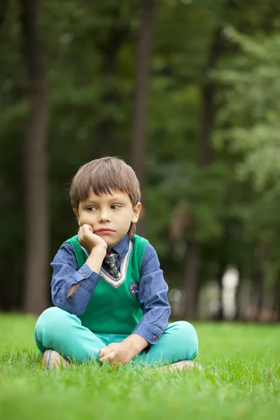 Fashionable little boy outdoor at the nice summer day — Stock Photo, Image