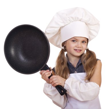 Tava ile aşçı şapkalı küçük kız gülümseyerek