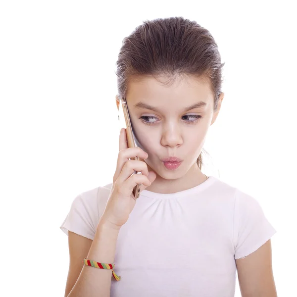 Telefon ederken esmer beyaz kız öğrenci portresi — Stok fotoğraf