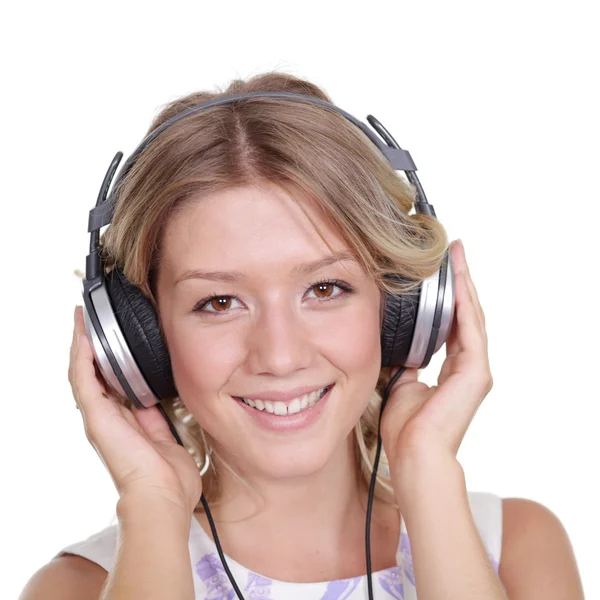 Mujer joven y feliz escuchando música —  Fotos de Stock