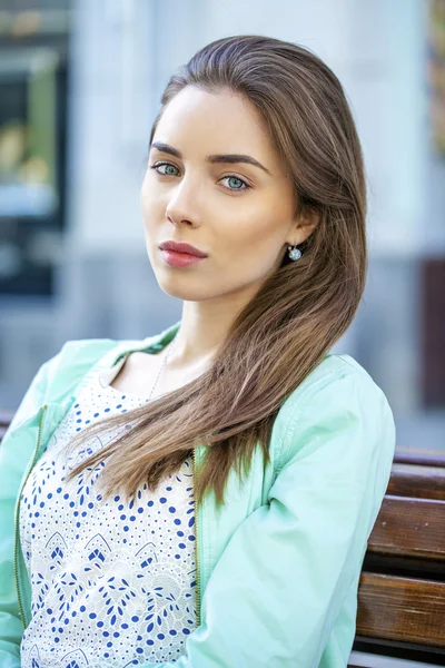Portrait of young brunette woman — Stock Photo, Image