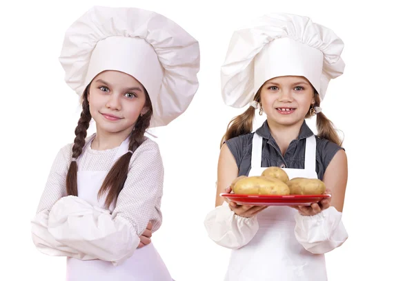 Yemek ve insanlar kavramı - iki küçük kız beyaz bir önlük — Stok fotoğraf