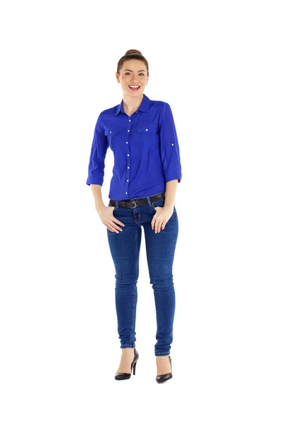 Retrato de una hermosa mujer en jeans azules y camisa azul —  Fotos de Stock