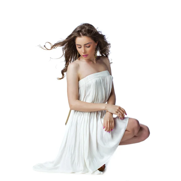 Jovem mulher em vestido branco sexy — Fotografia de Stock