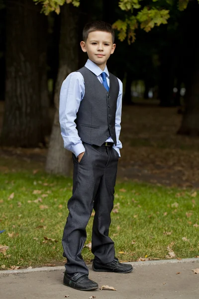 Retrato de um menino de negócios bonito — Fotografia de Stock