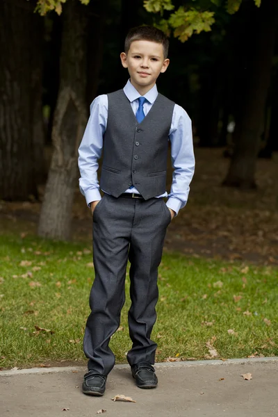Retrato de um menino de negócios bonito — Fotografia de Stock