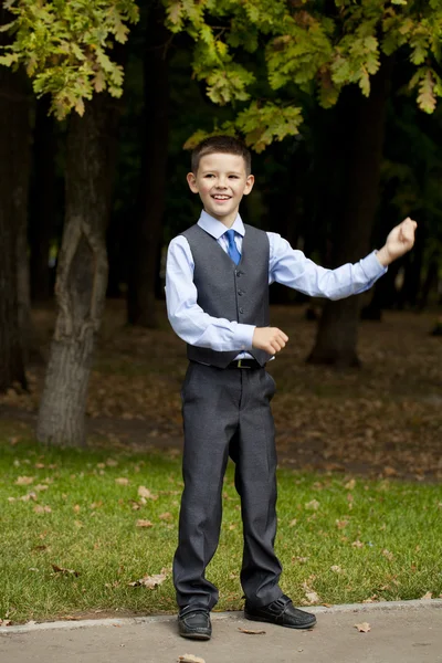 Porträt eines hübschen Geschäftsjungen — Stockfoto