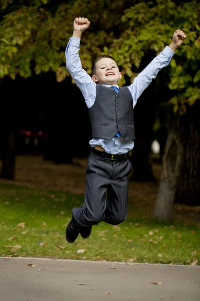 Porträt eines hübschen Geschäftsjungen — Stockfoto