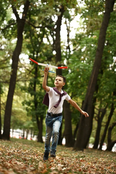 Boy holds airframe — Stock Photo, Image