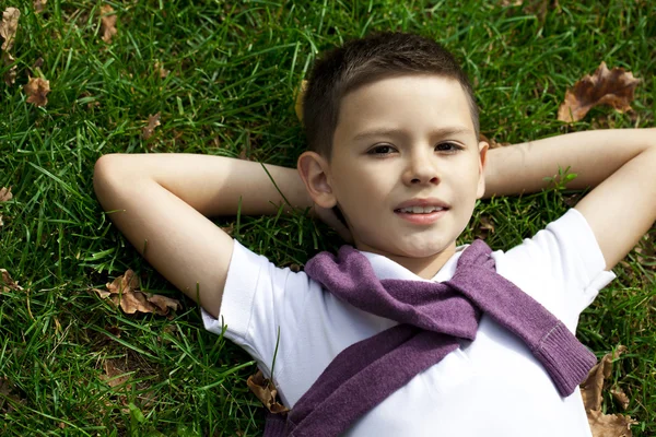 Porträt eines hübschen Jungen — Stockfoto