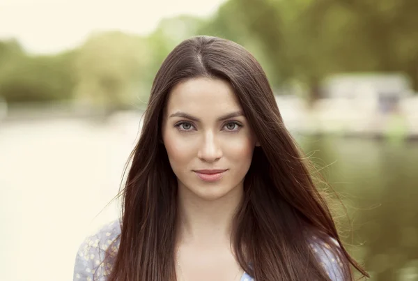 Mulher bonita jovem — Fotografia de Stock