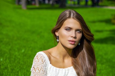 Genç güzel kadın.