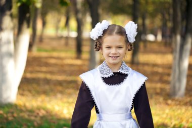 Bir güzel genç birinci sınıftan bir festival okul u'portresi