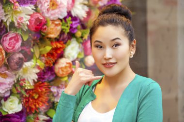 Jest güzel mutlu Asyalı kadın beni arama yapma