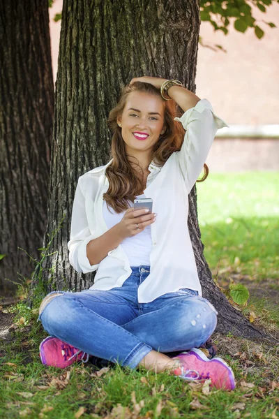 Happy beautiful girl calling by phone — Stock Photo, Image