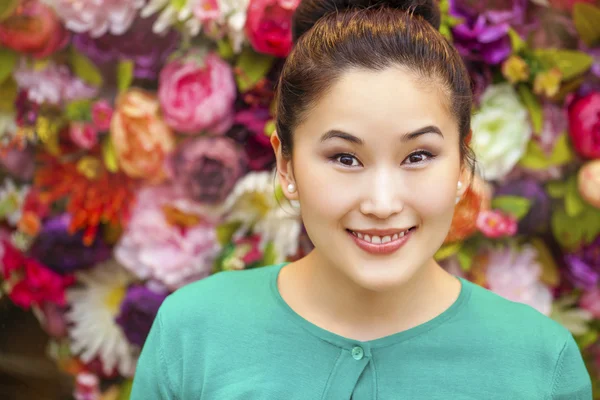 Asiatisk skönhet face porträtt med ren och frisk elegant dam — Stockfoto