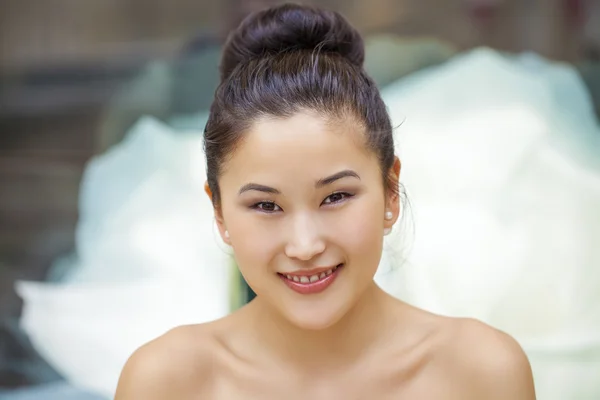 Asiatico bellezza faccia ritratto con pulito e fresco elegante signora — Foto Stock