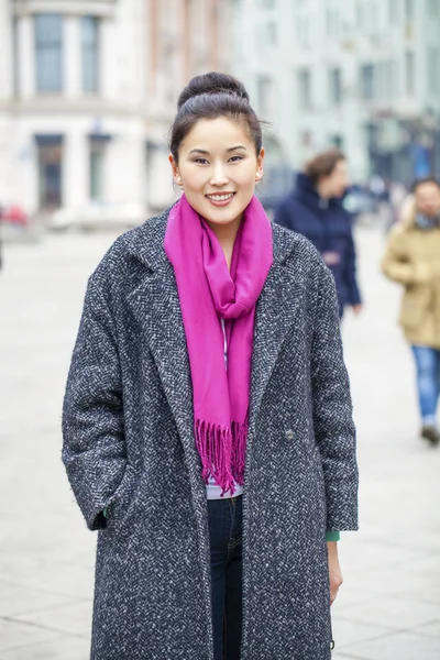 Young Asian woman walking on spring city in Russia — Stock Photo, Image