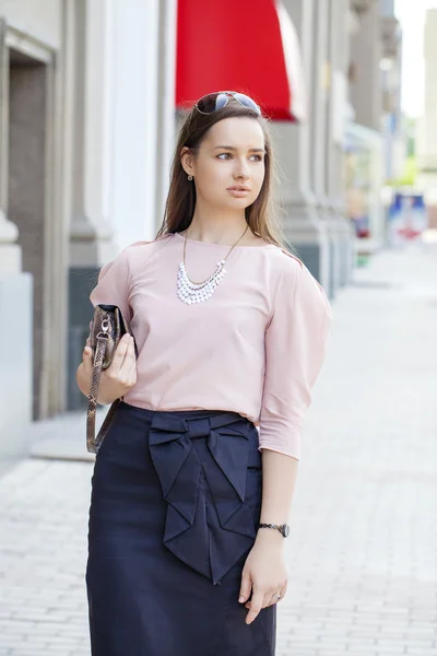 Portrait of young brunette woman — Stock Photo, Image