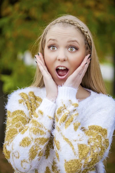 Close up portrait of a young caucusian blonde women — ストック写真