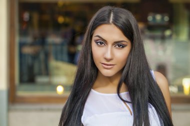 oryantal tarzı. seksi Arap kadın modeli. güzel temiz bir cilt