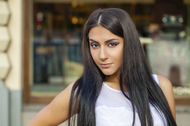 oryantal tarzı. seksi Arap kadın modeli. güzel temiz bir cilt