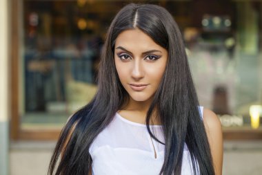 oryantal tarzı. seksi Arap kadın modeli. güzel temiz bir cilt