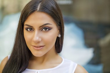 oryantal tarzı. seksi Arap kadın modeli. güzel temiz bir cilt