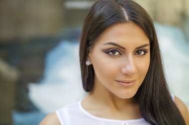 oryantal tarzı. seksi Arap kadın modeli. güzel temiz bir cilt